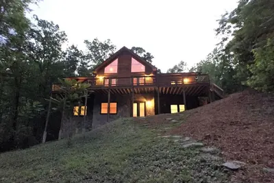 Image de Maison spacieuse en bois rond, bord de l'eau, très privé, réservez maintenant pour des vacances en famille