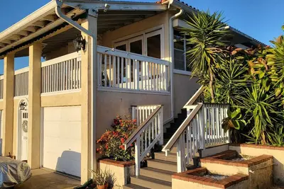 Image de Spacieuse maison de plage, magnifiquement meublée, 2 chambres, 2 salles de bain / 2 min. Marcher jusqu'à la plage