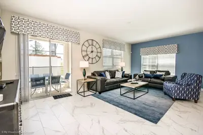 Image de Maison de ville neuve de luxe meublée avec 5 chambres et 4 salles de bains avec piscine sur Champions Gate