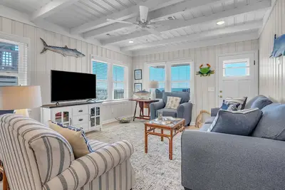 Image de Lowe Marée: 3 Br / 2 Ba maison à Oak Island, pour 9 personnes