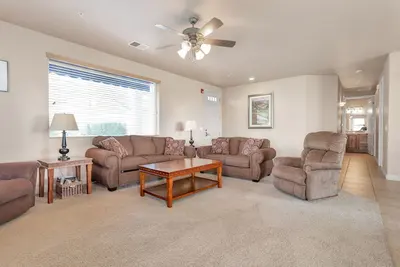 Condo spacieux et impeccable avec de superbes vues dans le complexe exclusif de Las Palmas