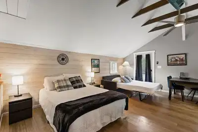Image de Upstairs Private Studio Apartment à seulement 1 mile du centre-ville de Lafayett