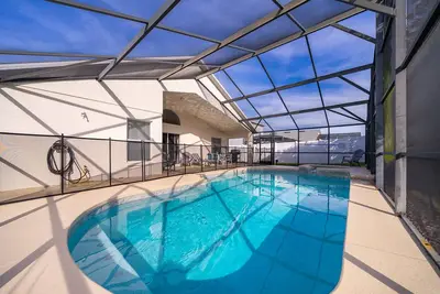 Image de 4 chambres Villa-Piscine-Spa-Pc-Wifi-Salle de jeux-10 min à Disney