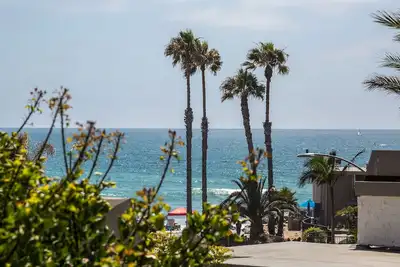 Image de Rare Single Level 2br avec 2 balcons avec vue sur l'océan!