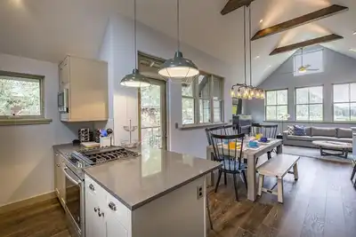 Image de ÉTÉ À Telluride! Luxueux condo 3br sur 3 niveaux avec vue imprenable. Marcher jusqu'à la ville