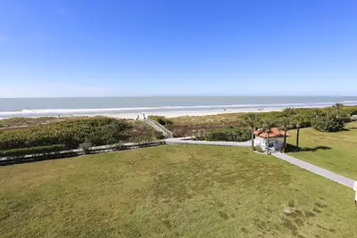 Image de Land's End # 403 building 9 - condo au bord de la mer avec balcon privé / À Jour! !