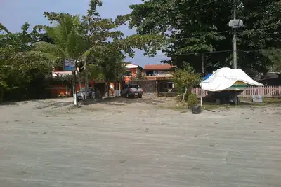 Image de Maison à deux étages, Frontline Ocean, Les pieds dans le sable