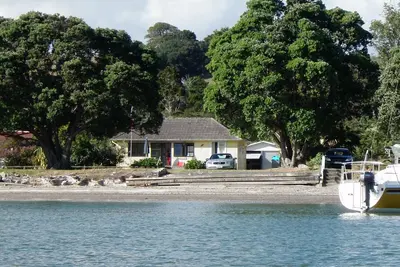 Image de Le Bach: en bord de mer avec 2 kayaks et MySky