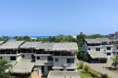 Image de Maison de ville meublée de 2 étages avec vue sur l'océan