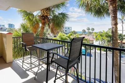 Image de Land's End # 303 building 1 - Spacieux 1 ch / en face de la piscine! ! ! !