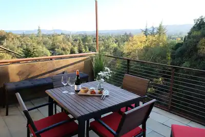 Image de Sonoma Modern Home! Belle vue, bain à remous. Détendez-vous sur le patio, pays du vin!