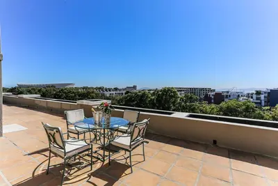 Image de Magnifique appartement près du V&A et du stade Green Point!