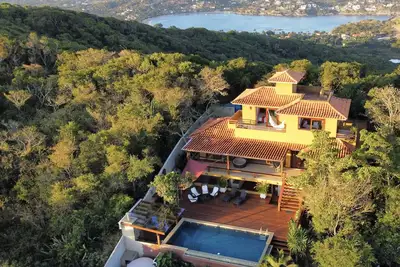 Image de Belle maison avec vue imprenable sur la mer