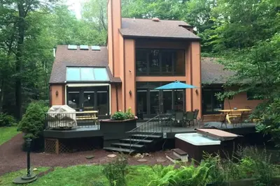 Image de Pocono Home! Lac, Hot Tub, Fire Pit et Kalahari