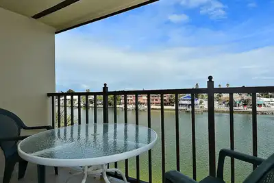 Image de Land's End # 406 building 3 - Balcon privé avec vue sur la baie / unité finale!