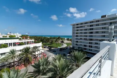 Image de Miami Beach Sofi (South of Fifth) Condo de luxe (201)