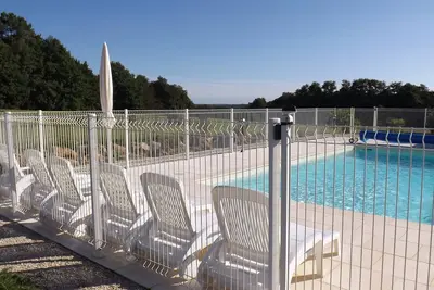 Image de Maison Périgourdine avec Piscine Chauffée et  grand jardin.