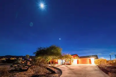 Image de Eclectic Artist Desert Retreat, 4 milles à Jtnp w \/ Hottub