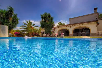 Image de Villa de luxe avec court de tennis, maison d'hôtes, pr. Piscine, climat, aire de jeux, bien-être, barbecue