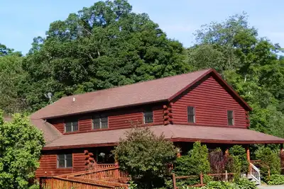 Image de Un Lodge Adirondack Ă seulement 15 minutes du domaine skiable de Gore Mt.