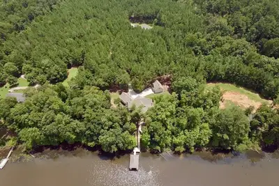 Image de Maison de rêve sur la rivière avec quai!
