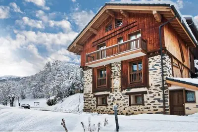 Image de Chalet Meribel 3 * dans une ancienne grange voutée.