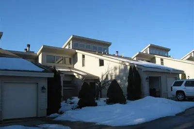 Image de Condo d'été à Gaylord surplombant le Otsego Club and Resort