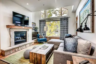 Image de Ski-In / Ski-out 2 Chambres + loft Contemporain Aspenwood Lodge Penthouse