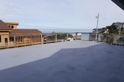 Image de Beachcombers Haven - \"Hometels\" - Hébergement et événements de groupe au bord de la mer!