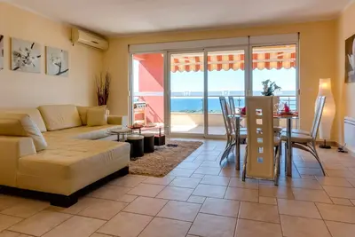 Image de Appartement \/ app. pour 6 personnes à 102 m² à Utjeha (29625)