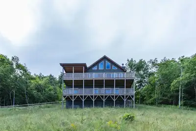 Image de 4330 Altitude- Vue imprenable sur App Ski Mountain, avec bain à remous, balançoire