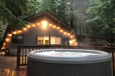 Image de Mont isolé. Rainier Cabin - Wifi - Poêle à bois - Raquettes - Idéal pour les couples!