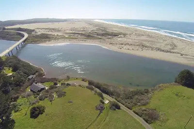 Image de Spectaculaire propriété Riverfront / Oceanfront sur Nature Preserve!