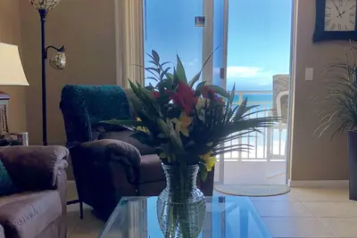 Image de Sentez-vous comme sur le balcon d'un bateau de croisière. Nouveaux meubles / matelas Br
