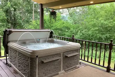 Image de Maison de ville Red Fox avec bain à remous et grand foyer en pierre, promenade jusqu'au restaurant et bar