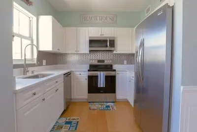 Image de * Nouvelle inscription * Luxury Courtyard Condo! Promenade à la plage / restaurants / boutiques. Wifi gratuit