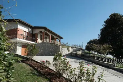 Image de Casa Serena - Villa rétro \/ classique unique dans la région viticole près de Milan Terrace View