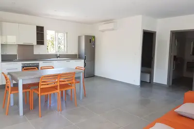 Image de appartement 2 chambres à 200 mètres de la plage terrasse wifi