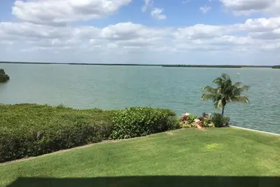 Image de Windward Point # 210 Condo confortable avec belle vue sur la baie