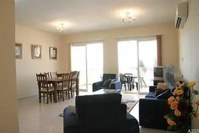 Image de *** Penthouse spacieux et attrayant, 2 chambres, très grande piscine, ascenseur, vue sur la mer
