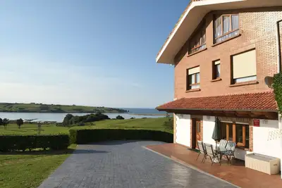 Image de Appartement de luxe avec piscine et tennis. 600 M de la plage.