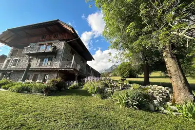 Image de Appartement dans une maison de ferme rénovée avec vue splendide