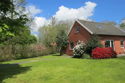 Image de Vacances relaxantes et plaisir en famille - maison de vacances avec jardin, WiFi et bien plus encore!