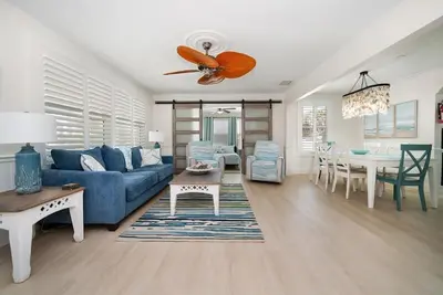 Image de Maison familiale confortable avec une minute à pied de la plage n ° 1 aux États-Unis!