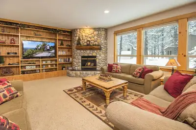 Image de Nuits gratuites! / 7 Br Luxury Home / Sharc / Jacuzzi / Ac / Wi Fi