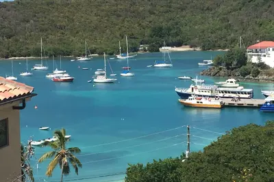Great Cruz Bay location, à pied de la ville, très privé, grande terrasse / porche extérieur