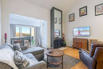 Image de À pied des remontées mécaniques et situé sur le terrain de golf-Three Kings Studio + Loft-Cliquez pour économiser jusqu'à 33% de réduction