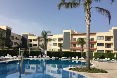Image de 3min de la marina, Appartement avec A\/C, terrasse, résidence avec piscine, Wifi