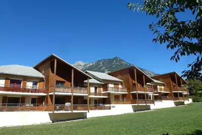 Image de Appartement récent, proche des stations de Ski, plein sud, belle vue sur Risoul.