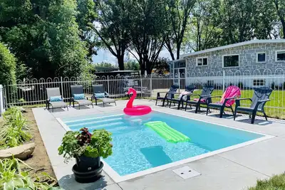 Image de Maison Moderne avec Piscine, Spa, Foyers, Bbq, Jeux, Familles, 10 min. Old Quebec